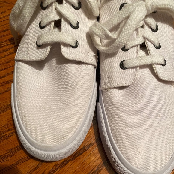 Mipacha Low Top Sneakers - Picture 9 of 14